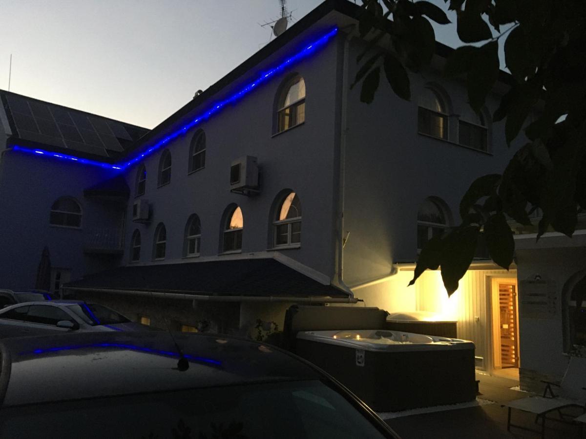 马瓦尼酒店 Hajdúszoboszló 外观 照片