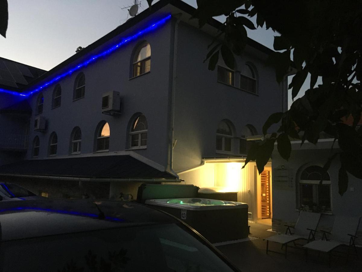 马瓦尼酒店 Hajdúszoboszló 外观 照片