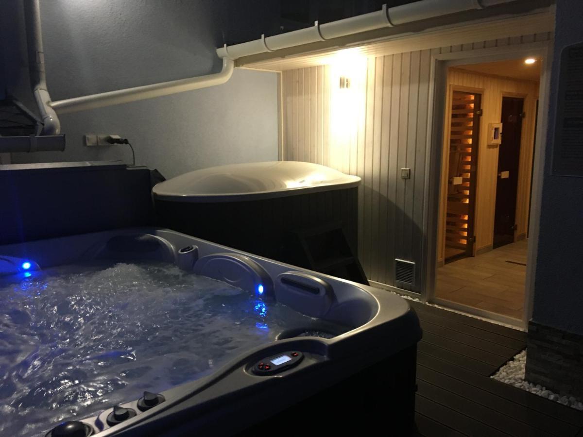 马瓦尼酒店 Hajdúszoboszló 外观 照片