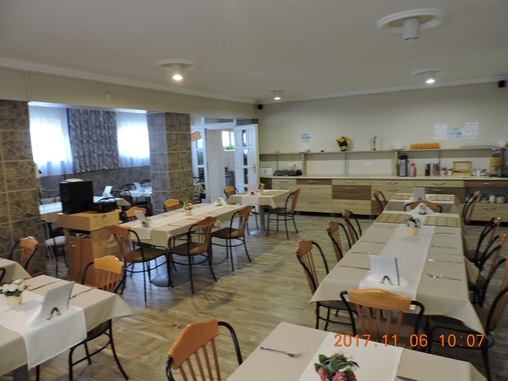 马瓦尼酒店 Hajdúszoboszló 外观 照片
