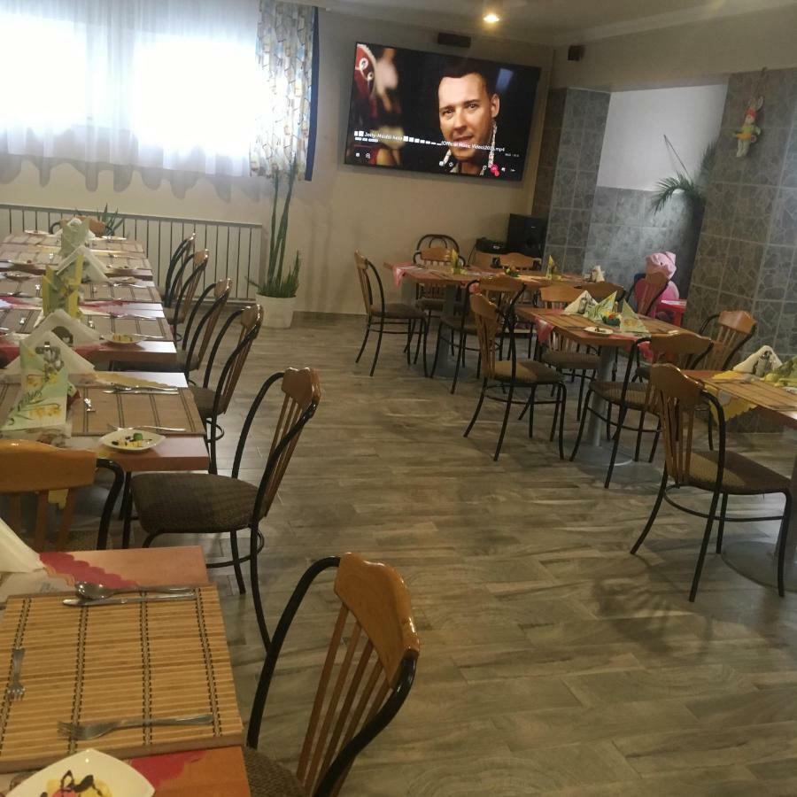 马瓦尼酒店 Hajdúszoboszló 外观 照片