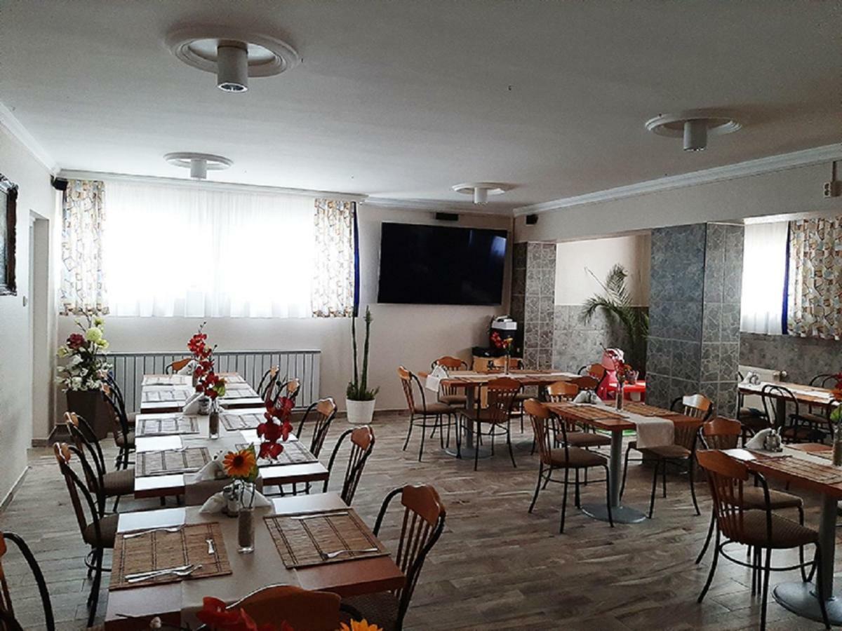 马瓦尼酒店 Hajdúszoboszló 外观 照片