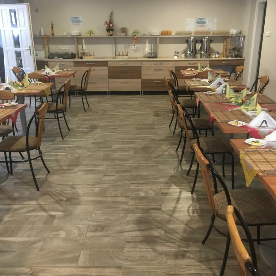 马瓦尼酒店 Hajdúszoboszló 外观 照片